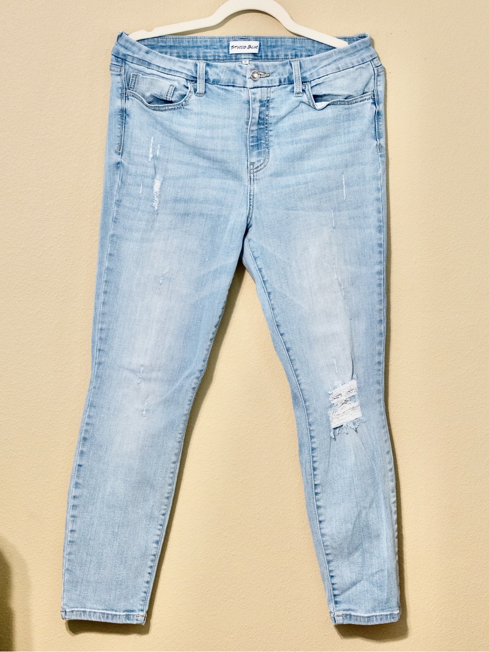 Studio Blue Light Wash Distressed Skinny Jeans Size 32